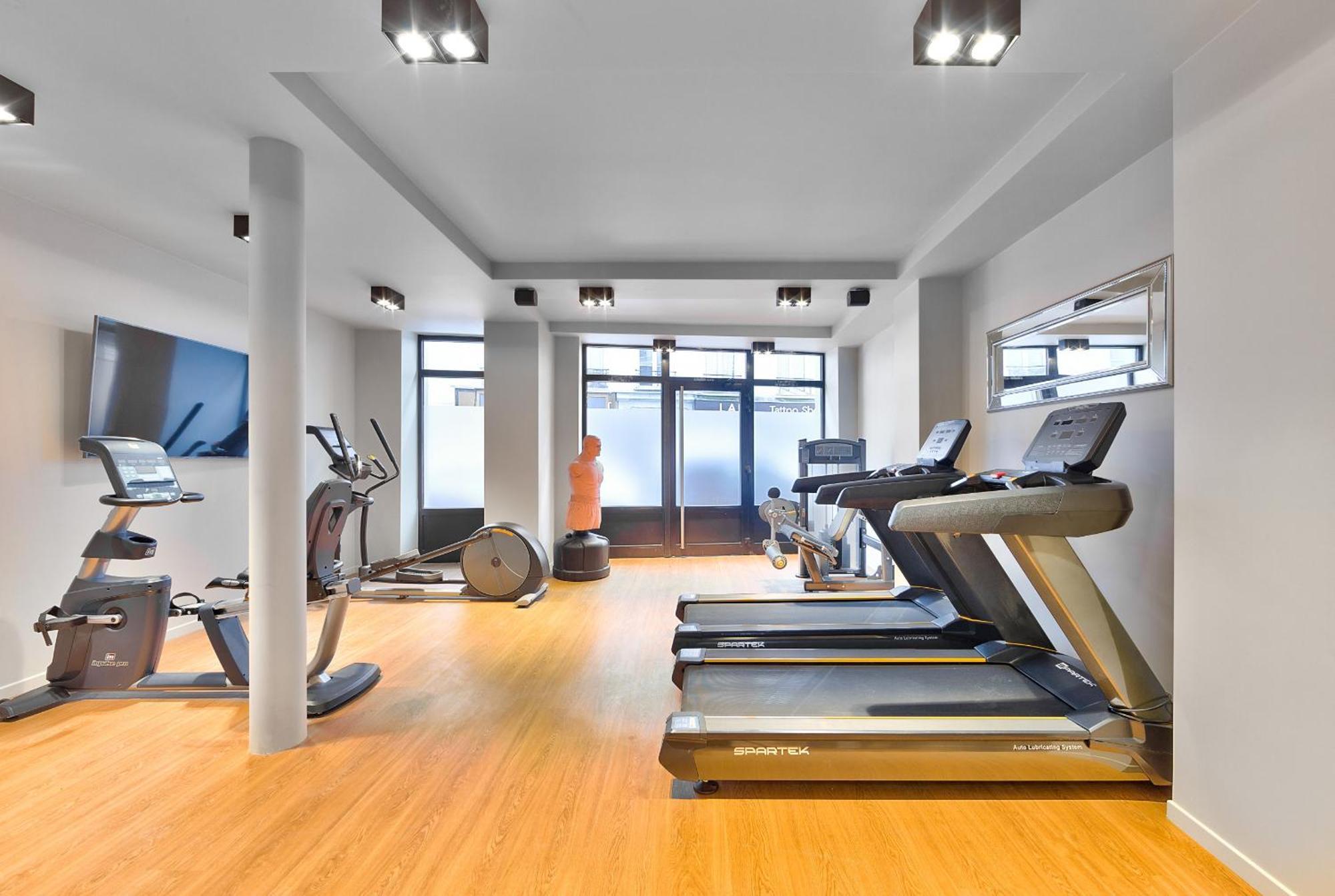 Urban Flat - 196 Saint Honore * Paris